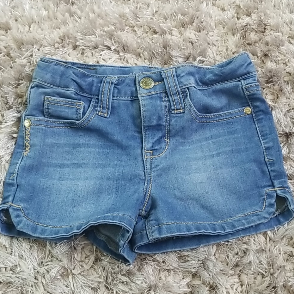 Soft and comfy girls Celebrity Pink shorts